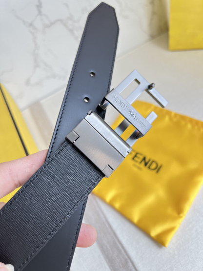 フェンディ「Fendi」FF ベルト - リバーシブル フックベルト