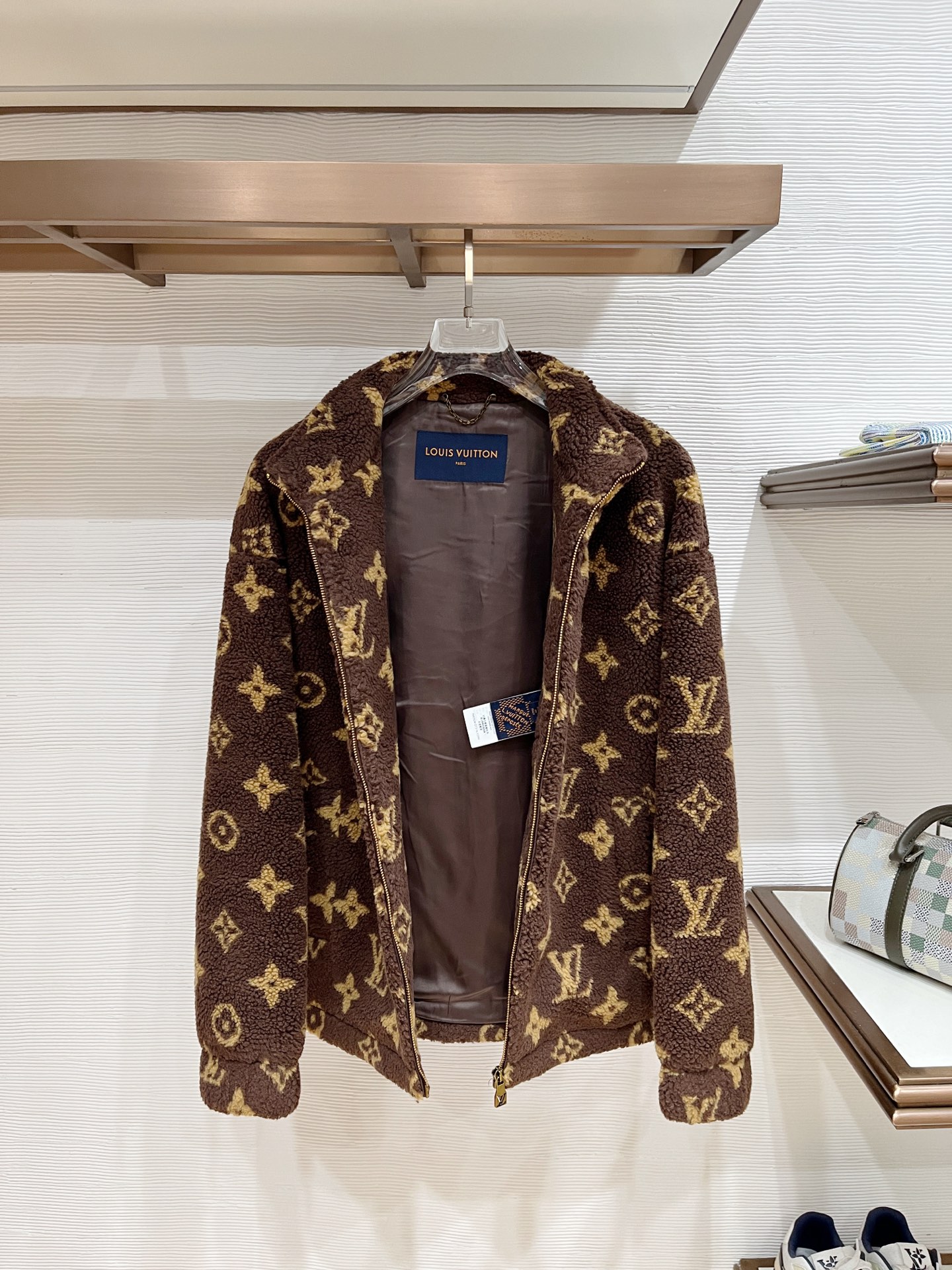 ルイ・ヴィトン「Louis Vuitton」ルイ・ヴィトン モノグラム シアリング ブルゾン / メンズ アウター