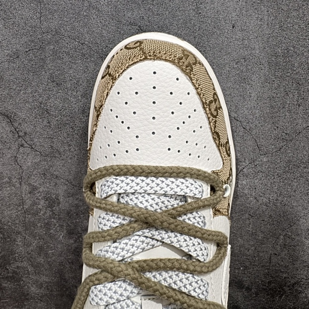 「コラボモデル」Gucci x Nike  SB Dunk Low デコンストラクション ドローストリングスニーカー