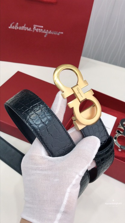 フェラガモ「Ferragamo」リバーシブルベルト「デュアルバックル」