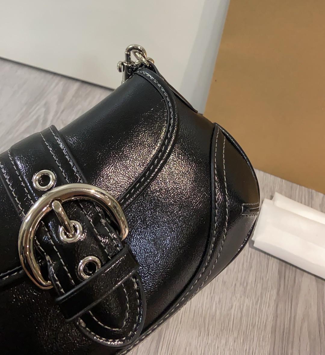 コーチ「Coach」Nolita ラミネートレザー バゲットバッグ