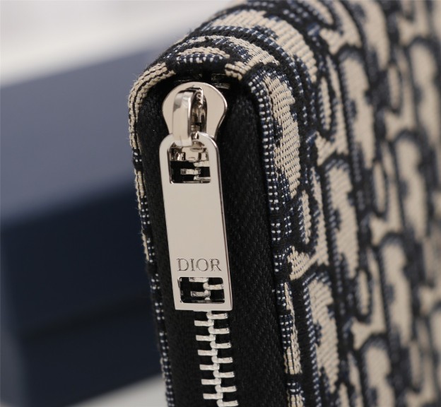 ディオール「Dior」ロングジップウォレット