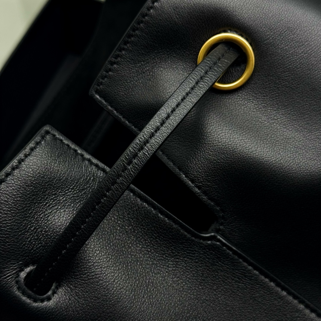 サンローラン「Saint Laurent」Paris Vill ドローストリング ショルダーバッグ