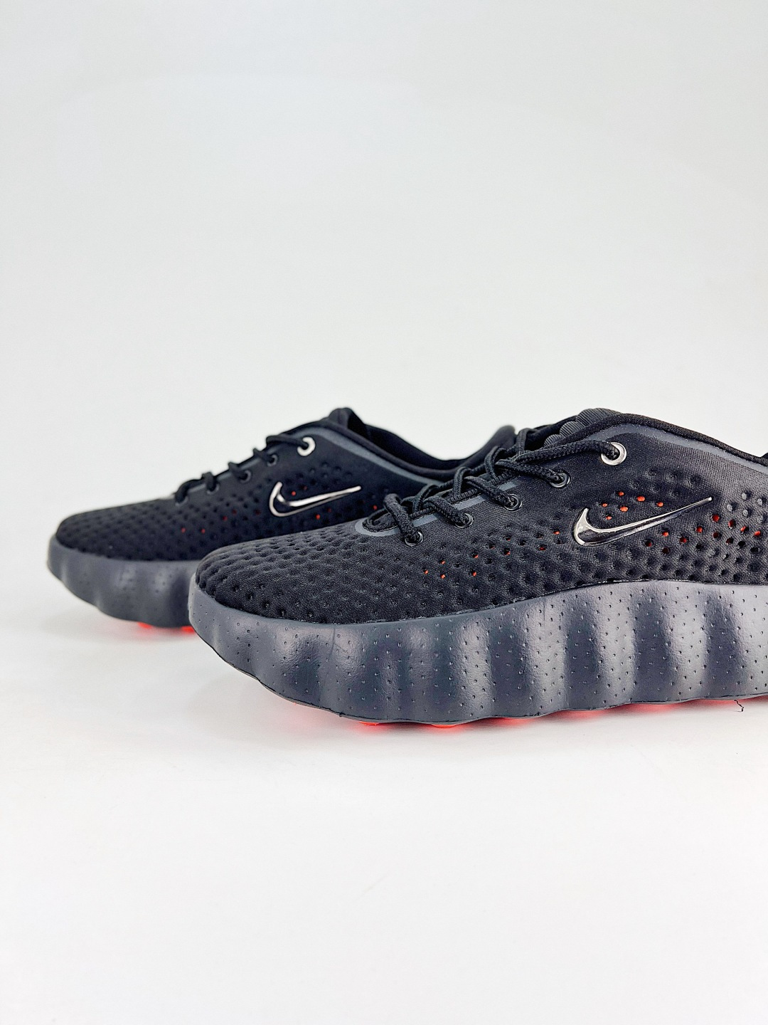 「NIKE」Mind 002 ブラックテクノロジー 素足感覚トレーニングシューズ