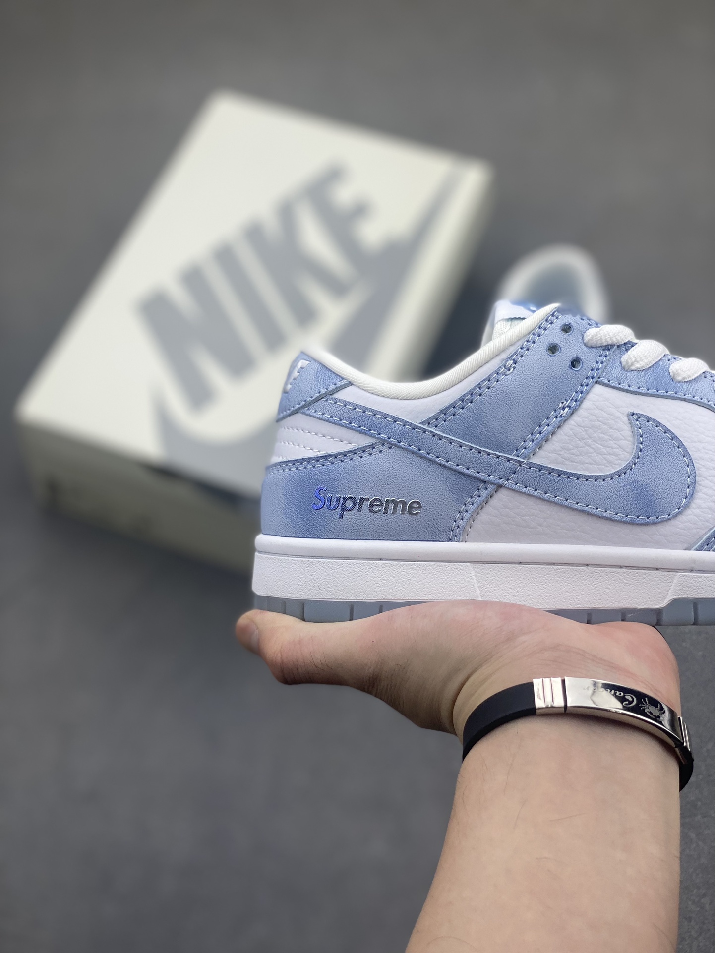 「コラボモデル」Supreme x Nike SB Dunk Low スニーカー