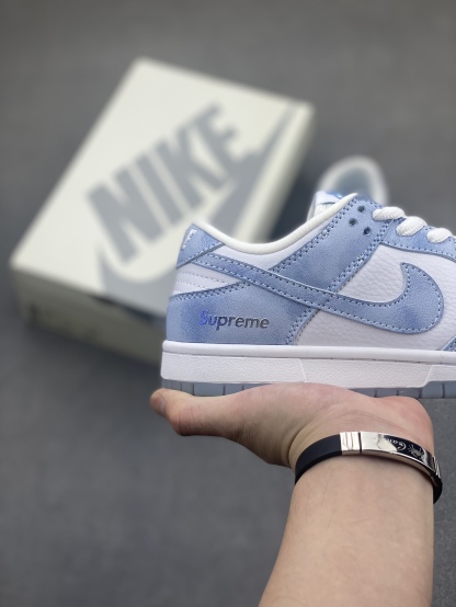 「コラボモデル」Supreme x Nike SB Dunk Low スニーカー