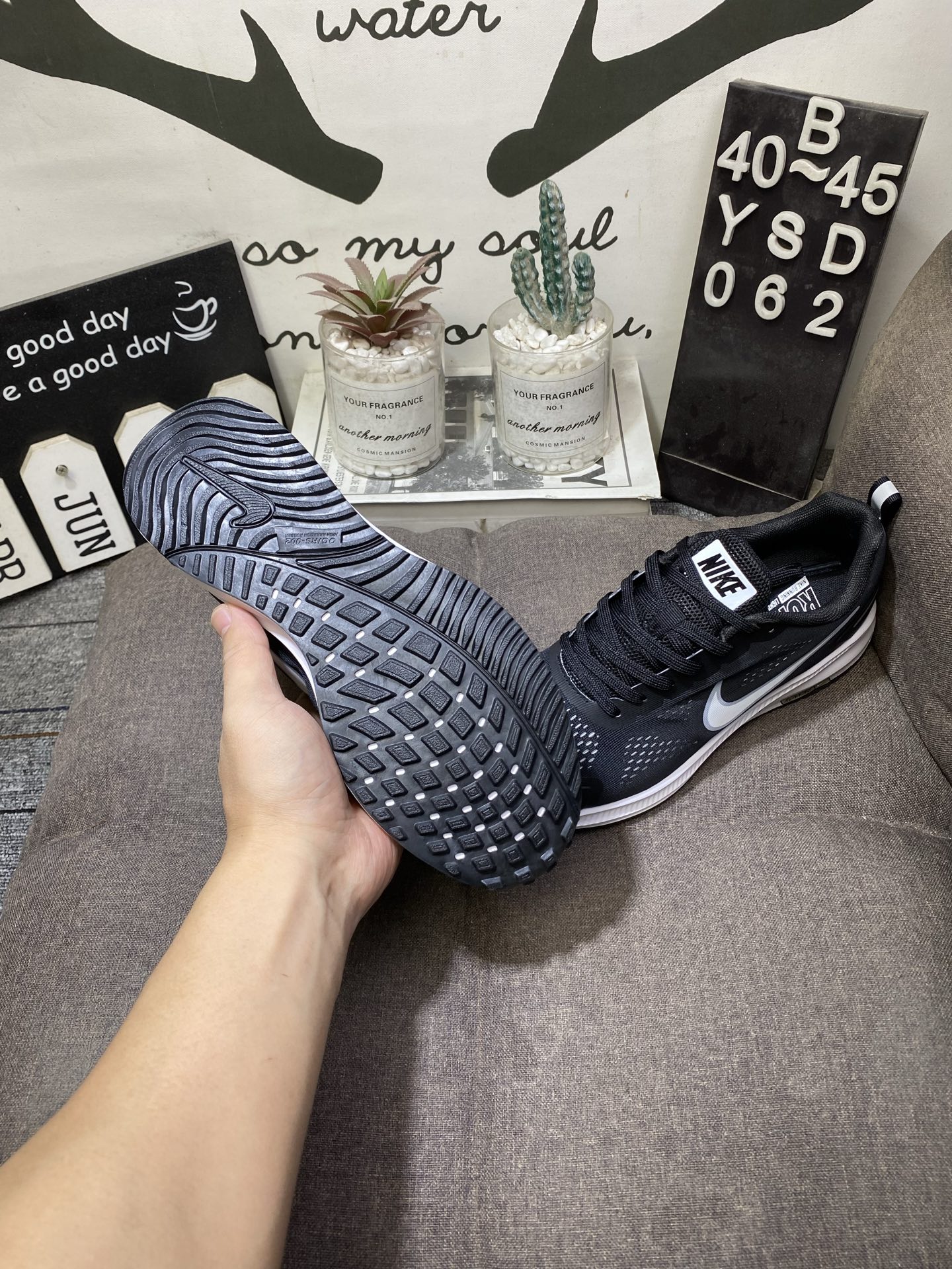 ナイキ「Nike」ク ロー カジュアルスニーカー