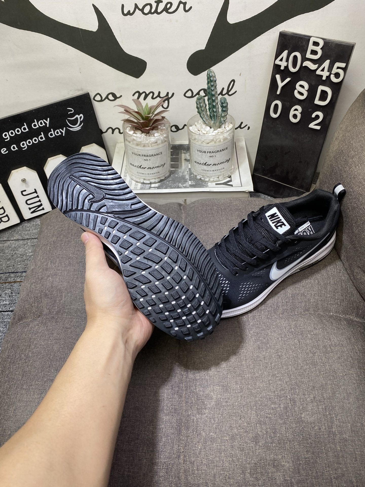 ナイキ「Nike」ク ロー カジュアルスニーカー