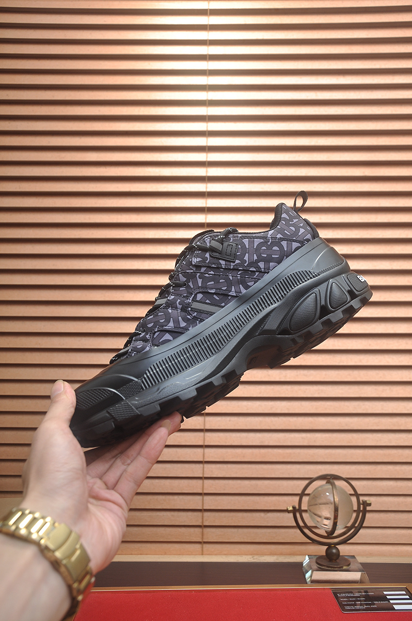 バーバリー「Burberry」 HouseCheck ハウスチェック レザーアーサー ローカットスニーカー