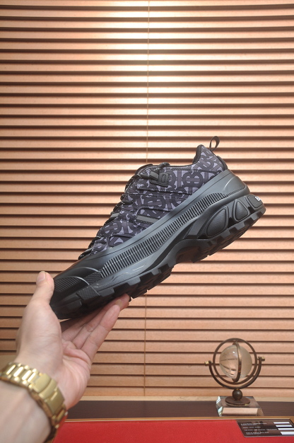 バーバリー「Burberry」 HouseCheck ハウスチェック レザーアーサー ローカットスニーカー