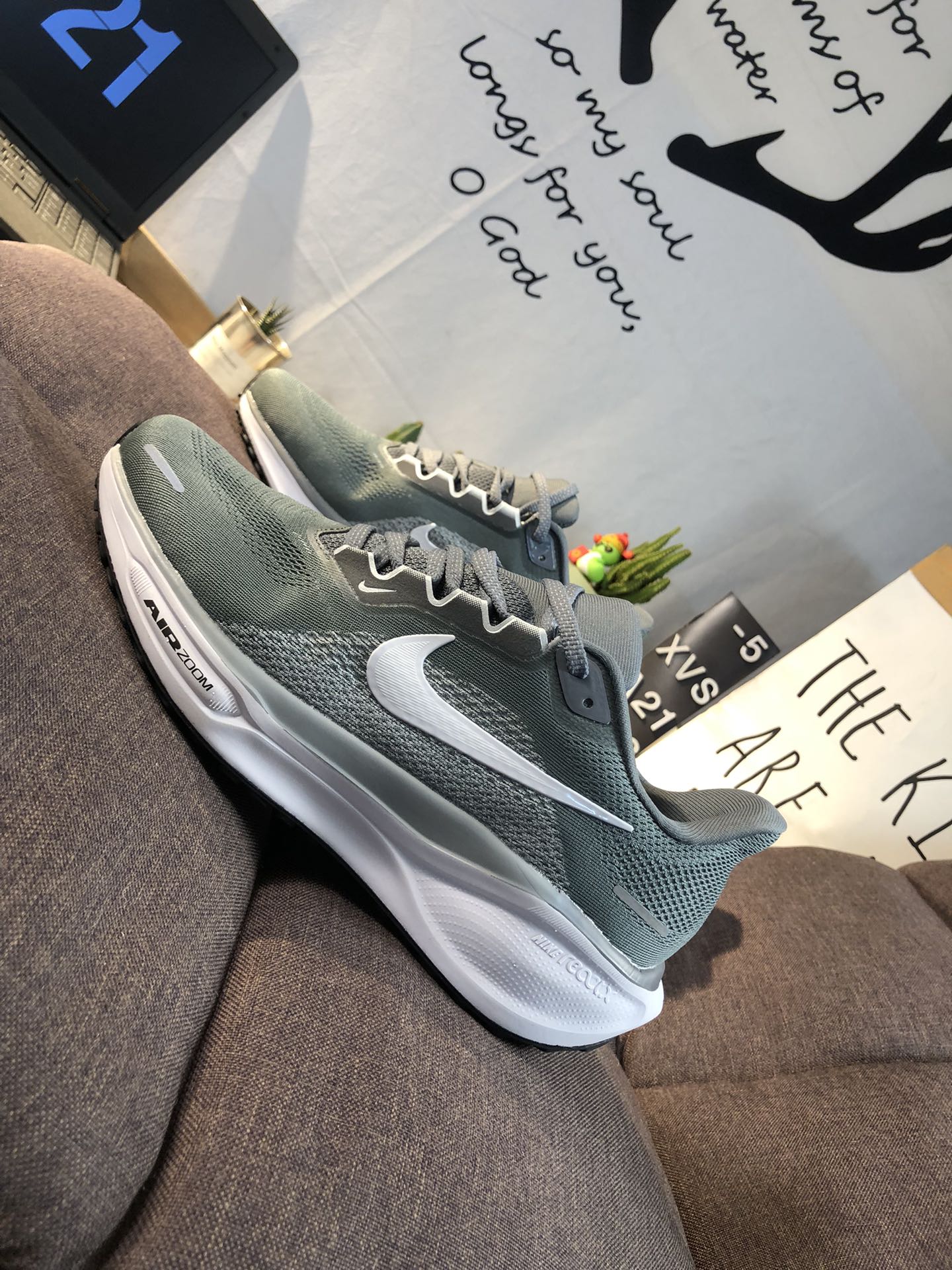 ナイキ「Nike」ク ロー カジュアルスニーカー