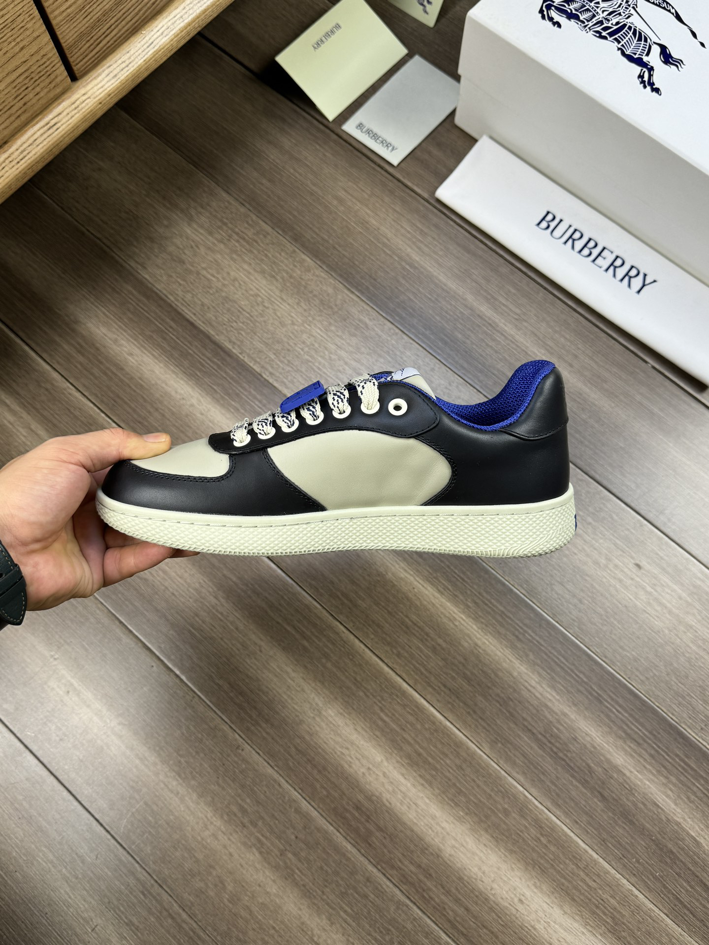 バーバリー「Burberry」TB モノグラム コレクション ローナ バッグ