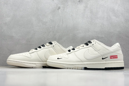 「コラボモデル」Supreme x Nike SB Dunk Low スニーカー