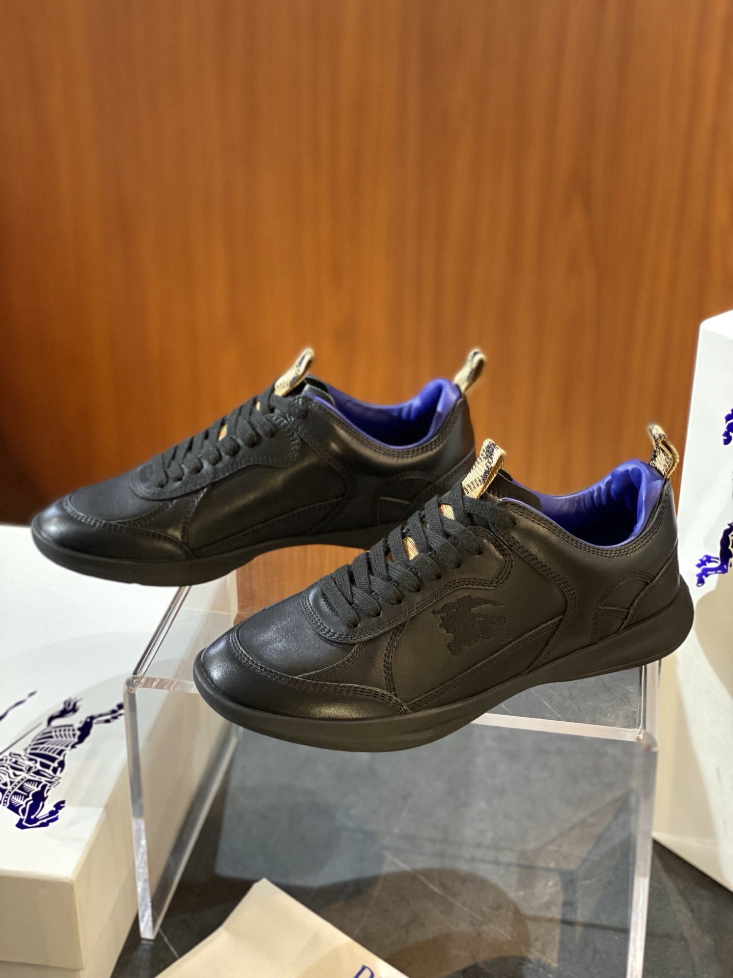 バーバリー「Burberry」 SU25 MATRIX スニーカー