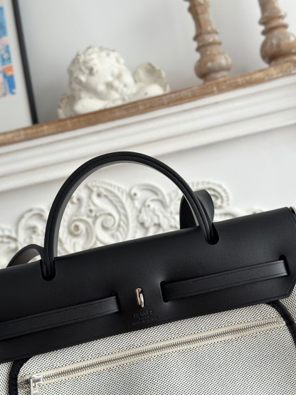 エルメス「Hermès」ハーバッグ ジップ31 鋲打ちトートバッグ「Herbag Zip 31 hobnailed」