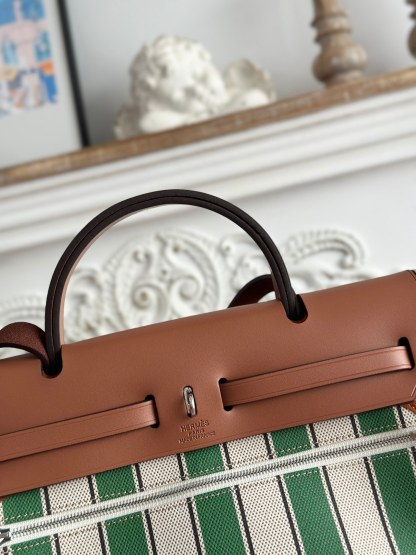 エルメス「Hermès」ハーバッグ ジップ31 鋲打ちトートバッグ「Herbag Zip 31 hobnailed」