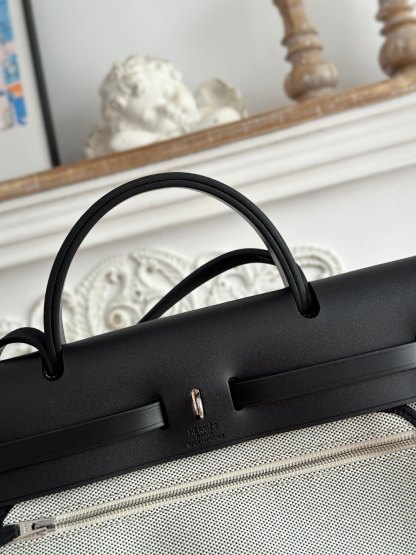 エルメス「Hermès」ハーバッグ ジップ31 鋲打ちトートバッグ「Herbag Zip 31 hobnailed」