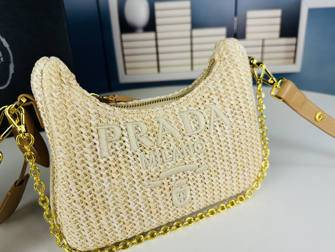 プラダ「Prada」  ペールアプリコット ブレイドアンダーアームバッグ 2369 ニットバッグ