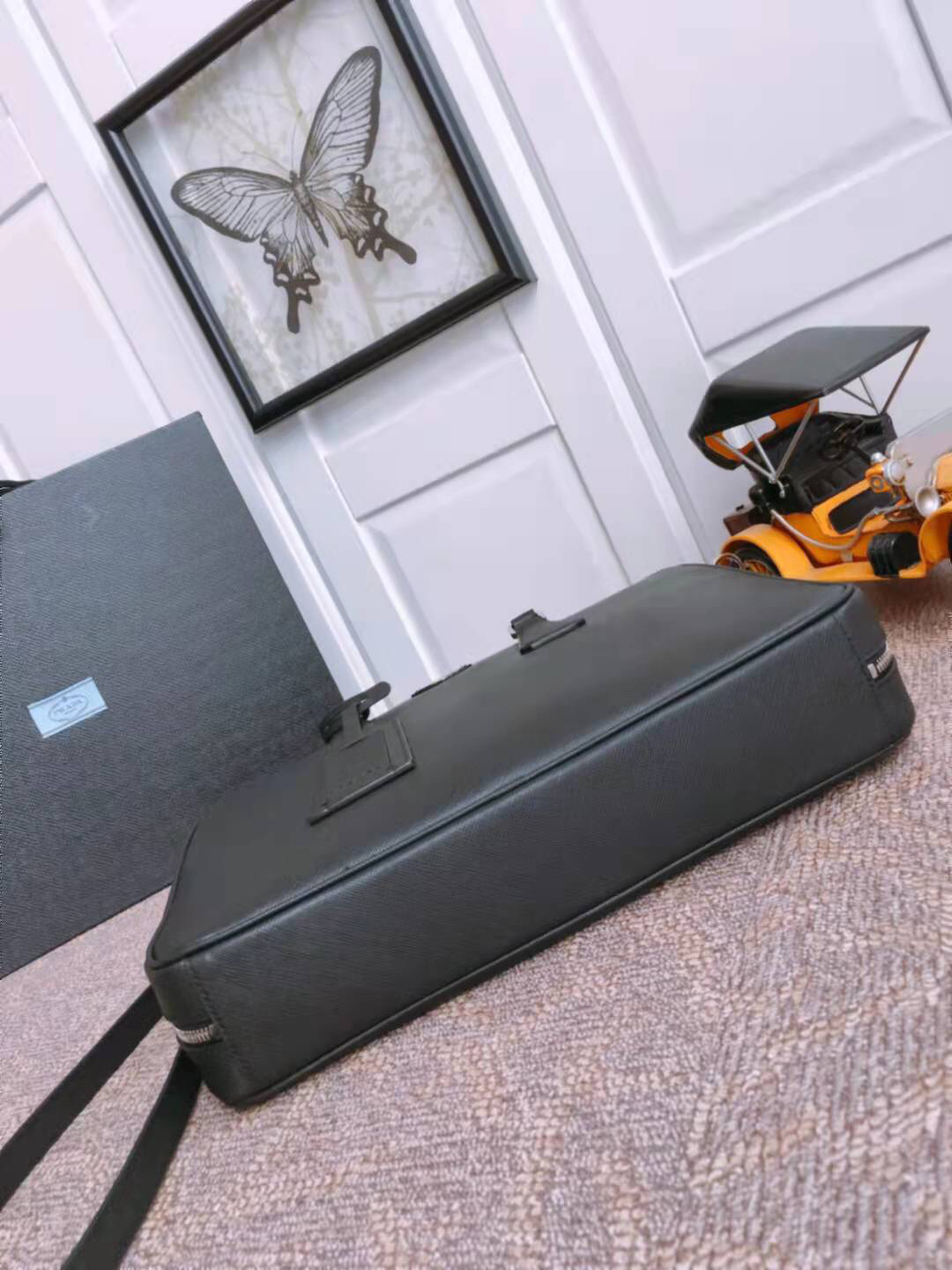 プラダ「Prada」メンズビジネスバッグ 2VE011 レザーバッグ