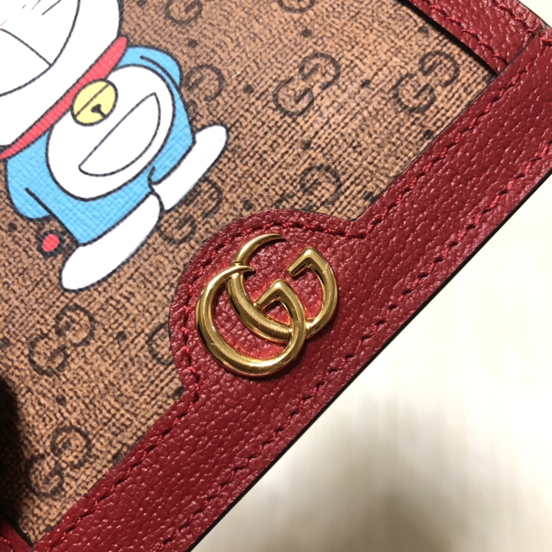 グッチ「Gucci」グッチ x ドラえもん「Doraemon」カードケース 「コイン＆紙幣入れ付き」