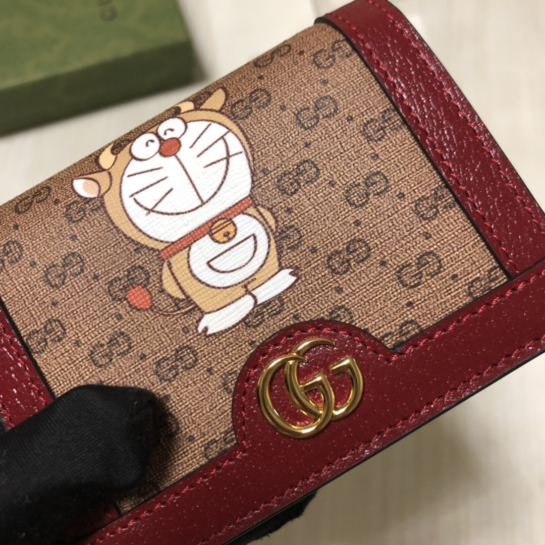 グッチ「Gucci」グッチ x ドラえもん「Doraemon」カードケース 「コイン＆紙幣入れ付き」