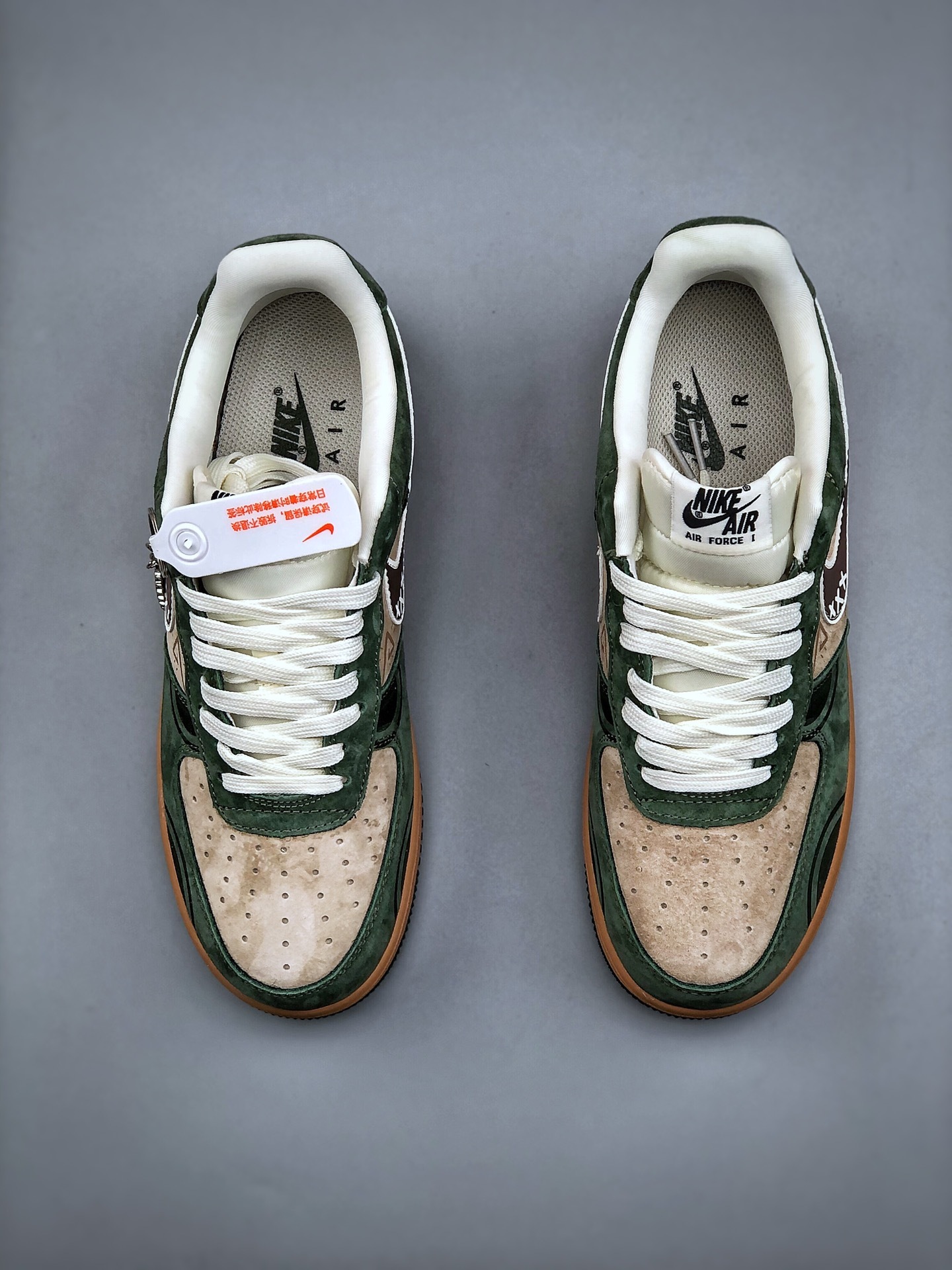 「コラボモデル」Supreme x Nike SB Dunk Low スニーカー