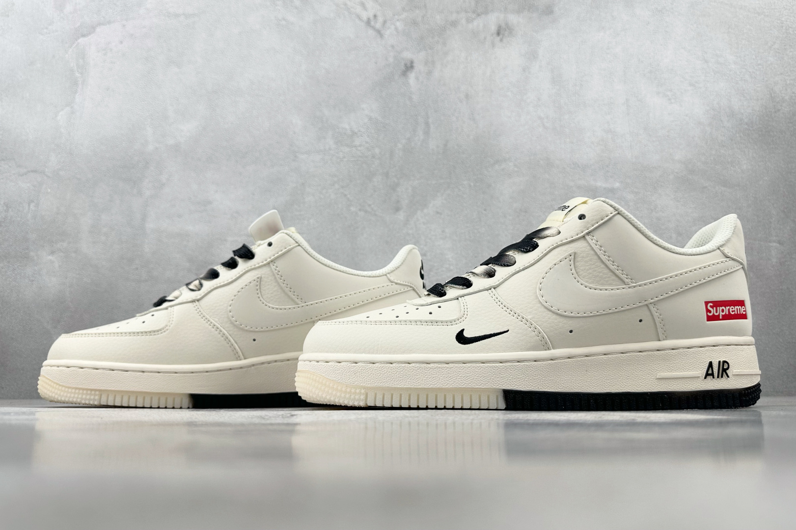 「コラボモデル」Supreme × Nike Air Force 1 Low スニーカー