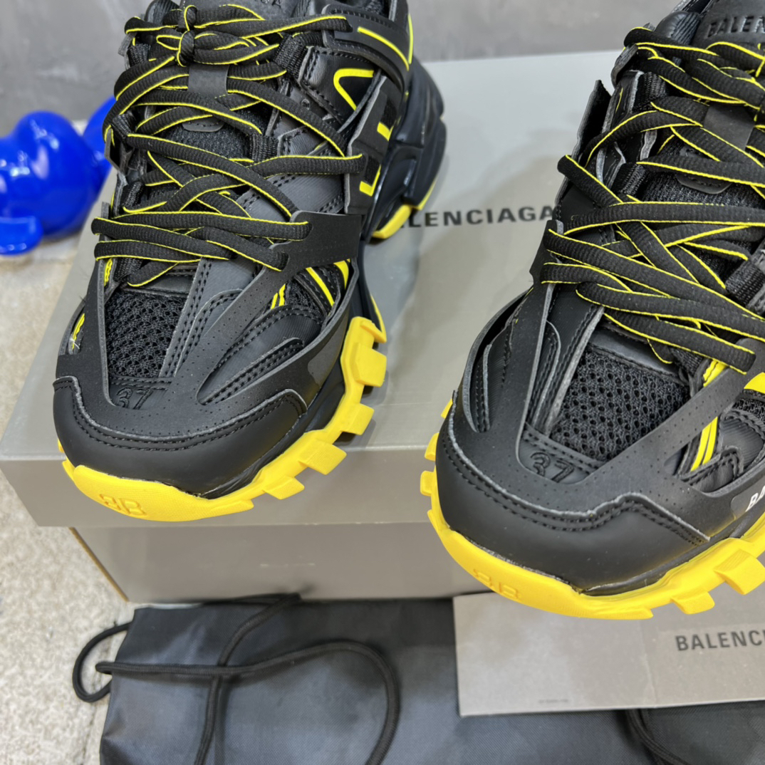 バレンシアガ「Balenciaga」Track 3.0 アウトドアコンセプトスニーカー