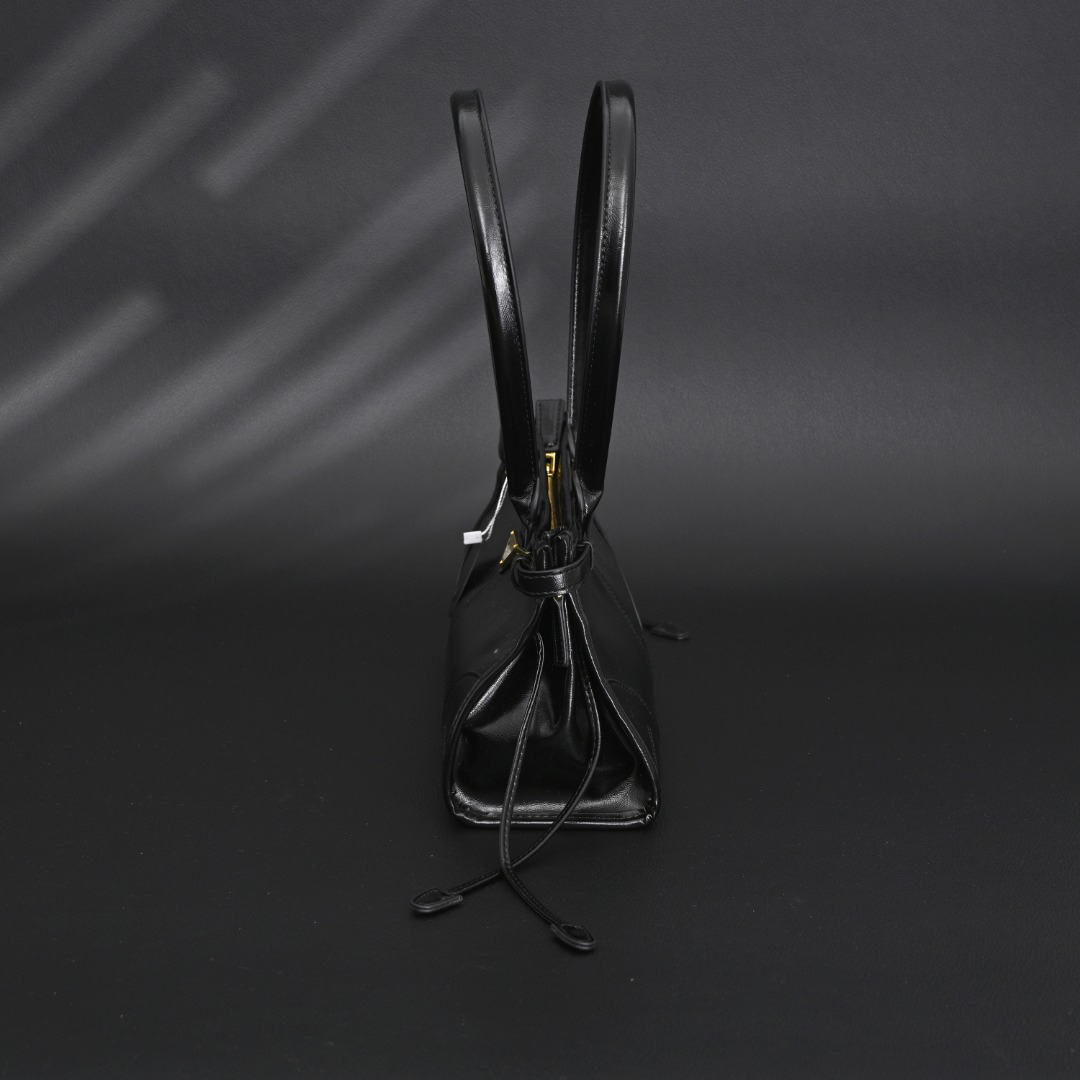 プラダ「Prada」ソフトラックス ミディアム ロングハンドル トートバッグ