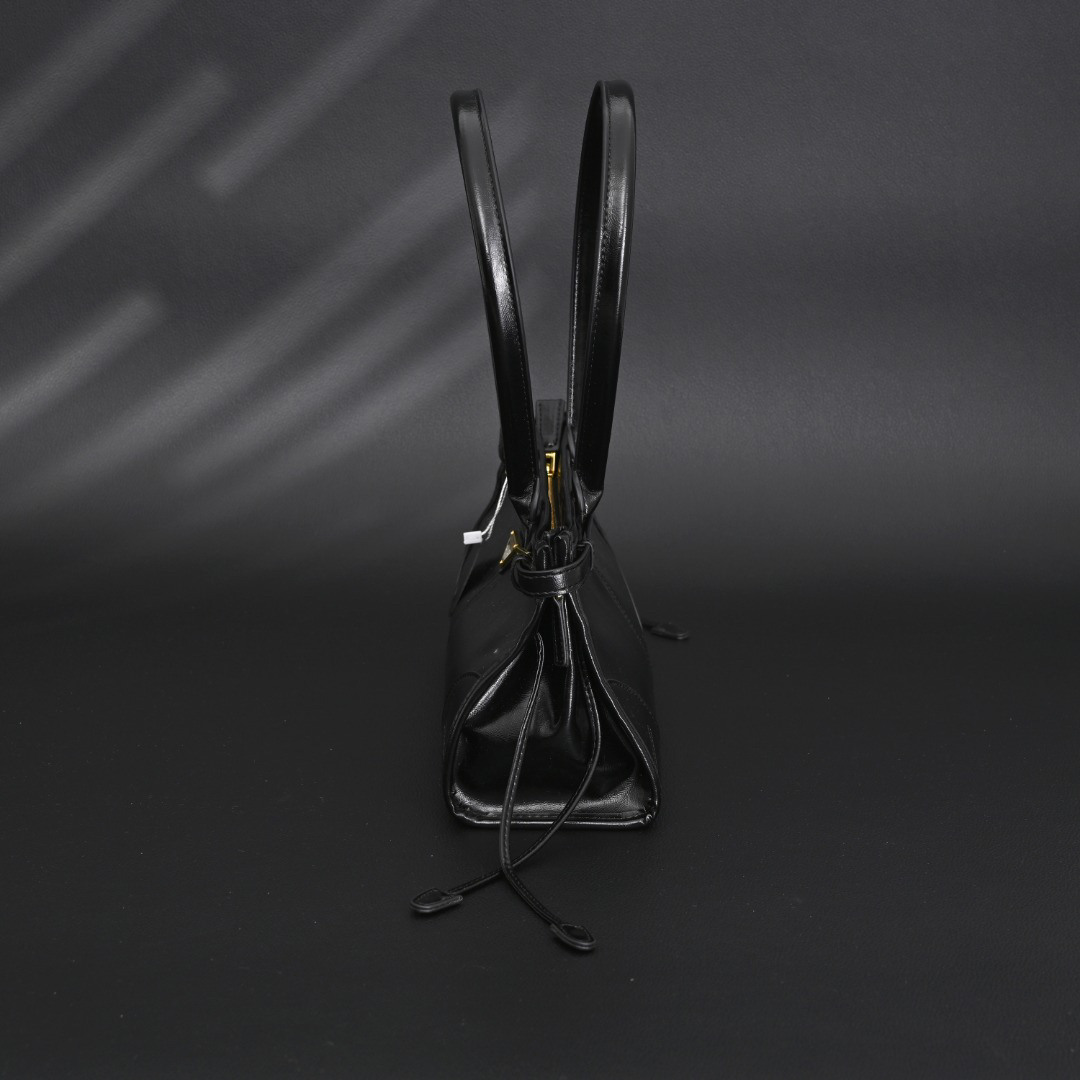 プラダ「Prada」ソフトラックス ミディアム ロングハンドル トートバッグ