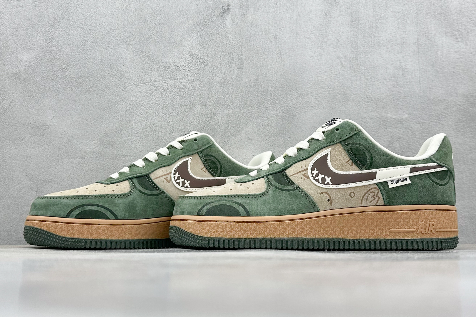 「コラボモデル」Supreme × Nike Air Force 1 Low スニーカー