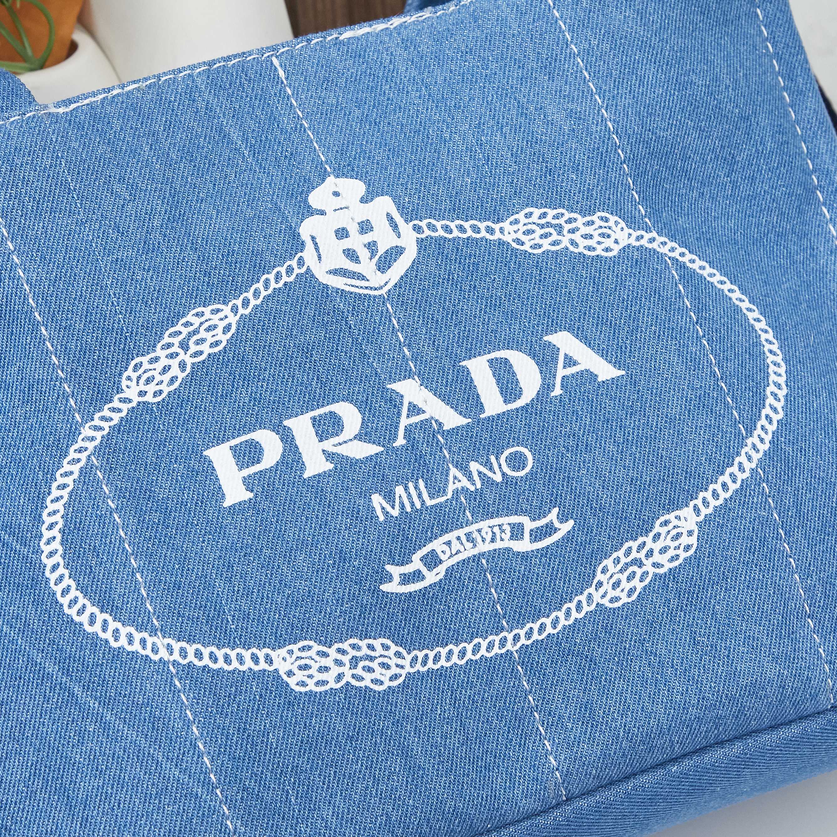 プラダ「Prada」ビーチトートバッグ