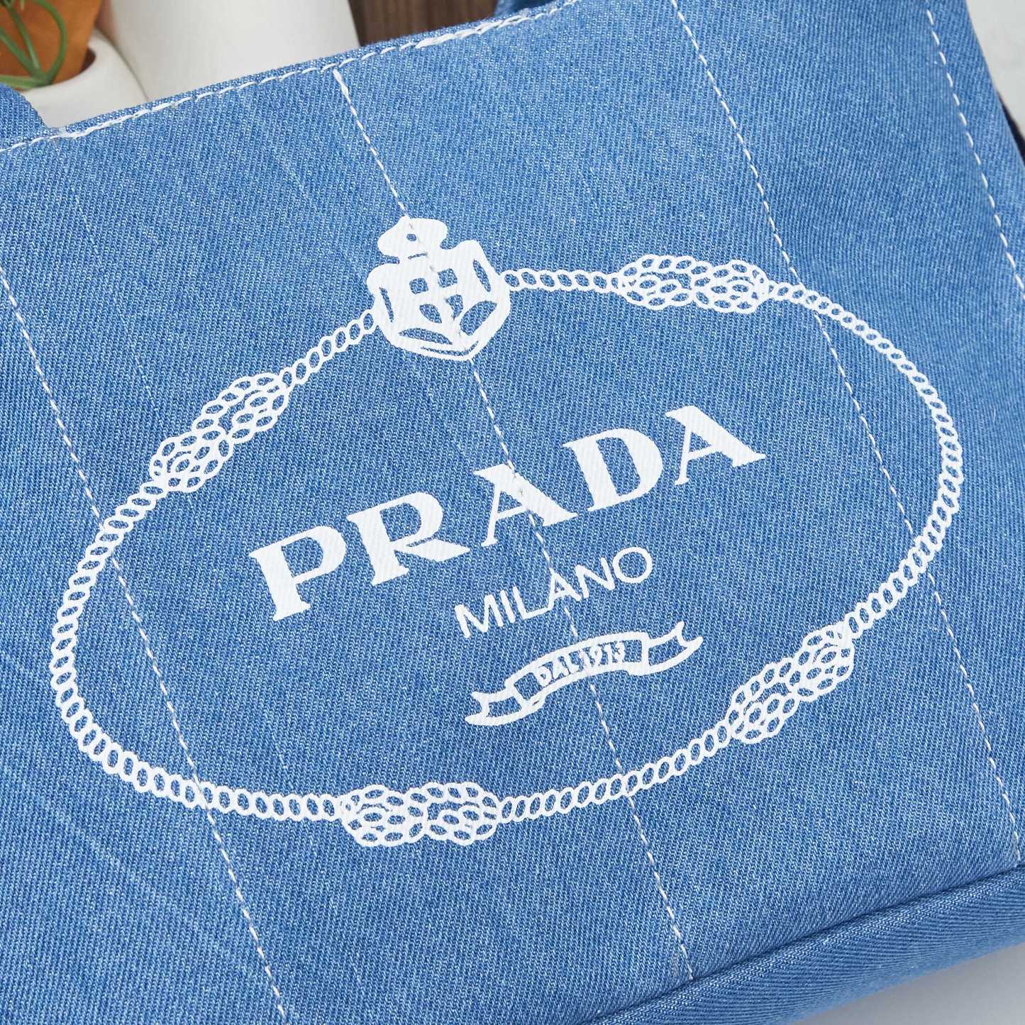 プラダ「Prada」ビーチトートバッグ