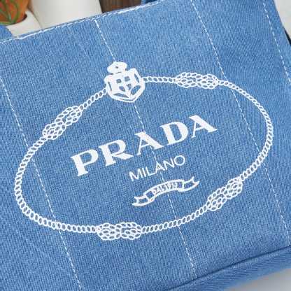 プラダ「Prada」ビーチトートバッグ