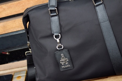 プラダ「Prada」 ラージトラベルトートバッグ