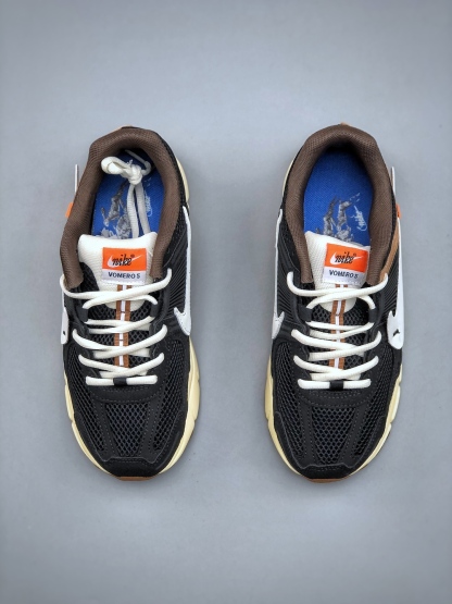 ナイキ「Nike」Zoom Vomero 5 SP メンズランニングシューズ