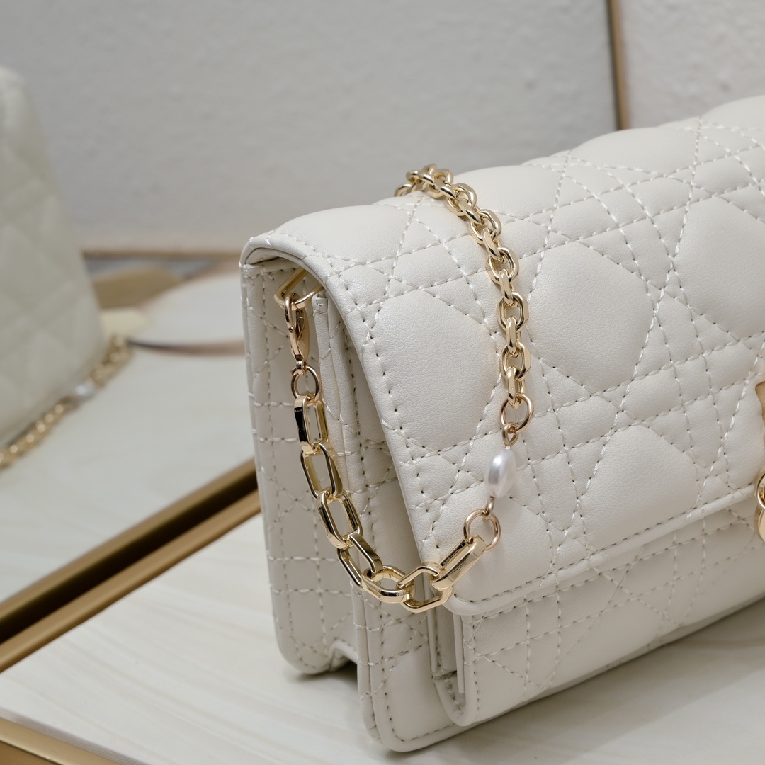 ディオール「Dior」Lady Dior チェーンバッグ
