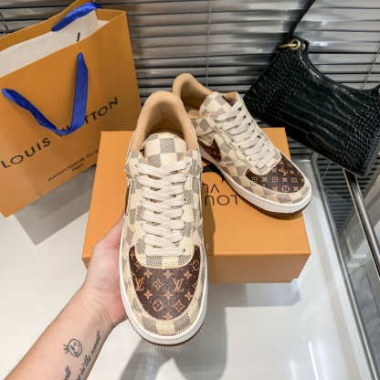 「コラボモデル」Louis Vuitton x Nike Air Force 1 Low スニーカー