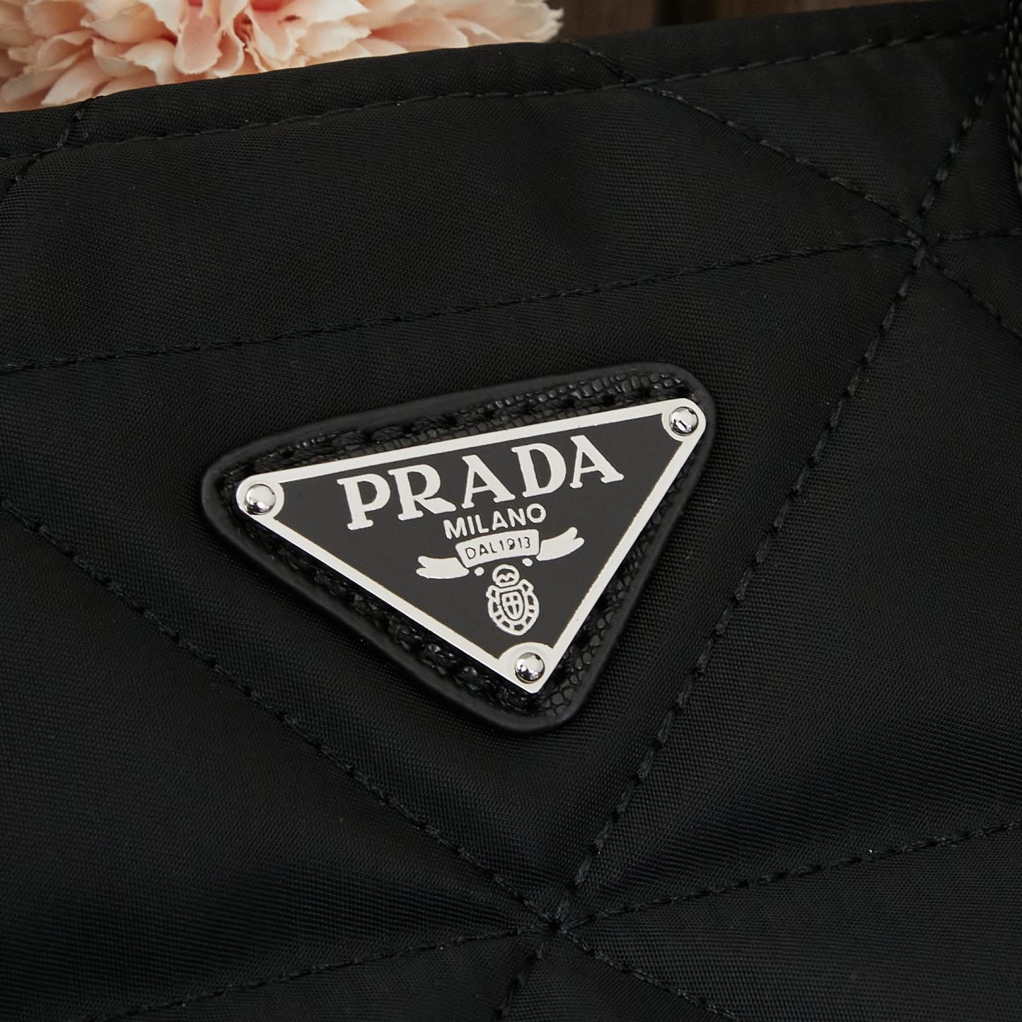 プラダ「Prada」リサイクルナイロン トートバッグ モデル ハンドバッグ