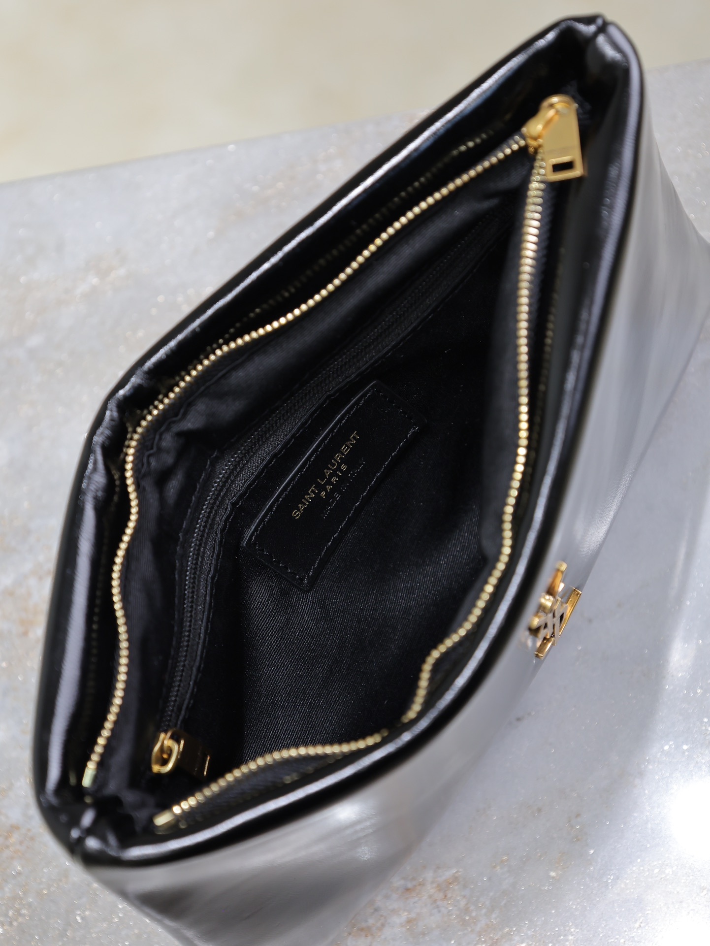 サンローラン「Saint Laurent」CALYPSO オイルドレザー クラッチバッグ