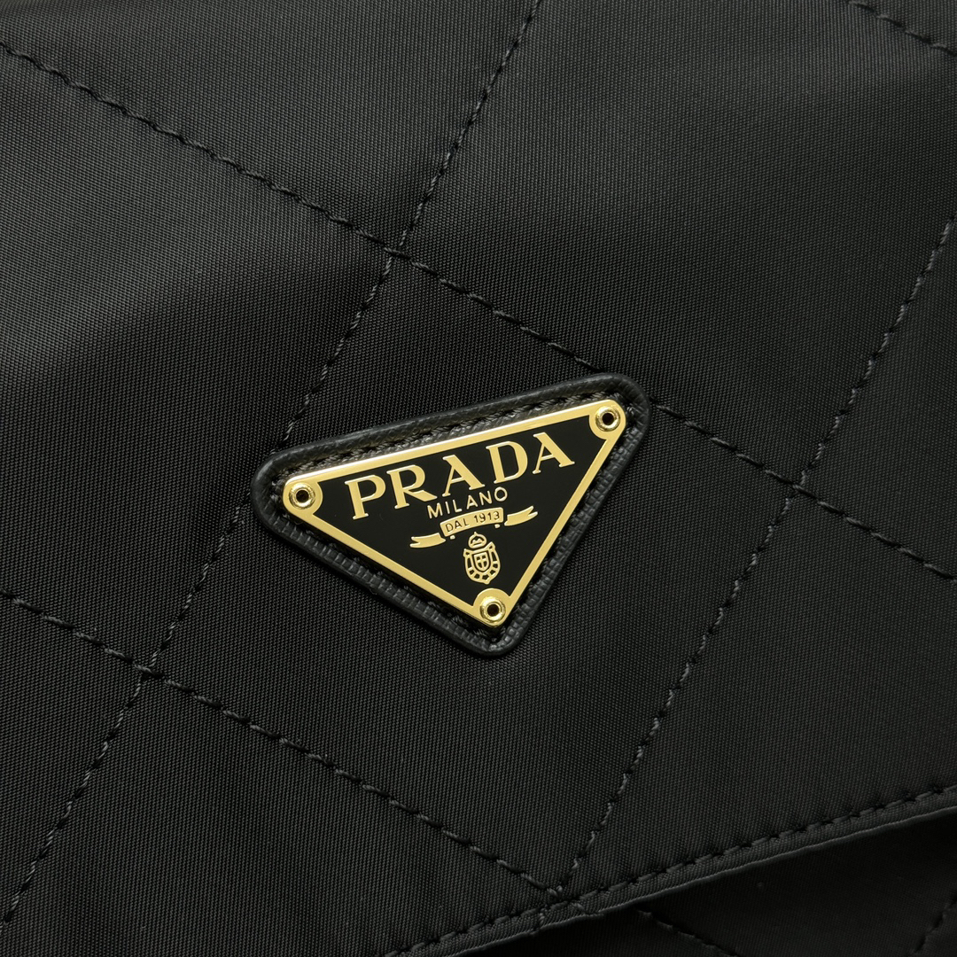 プラダ「Prada」ヴィンテージ チェーンショルダーバッグ