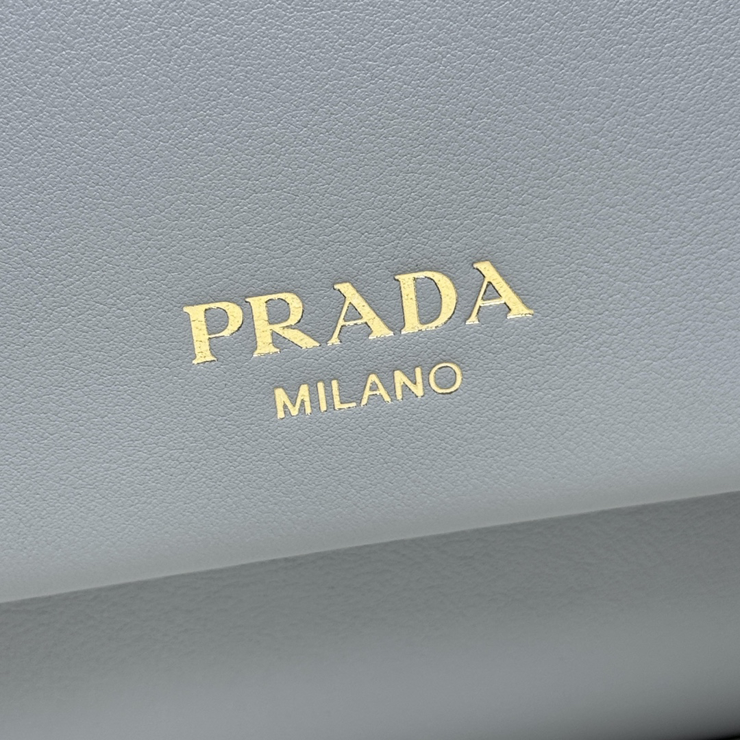 プラダ「Prada」2025 チェーンショルダーバッグ  スモール
