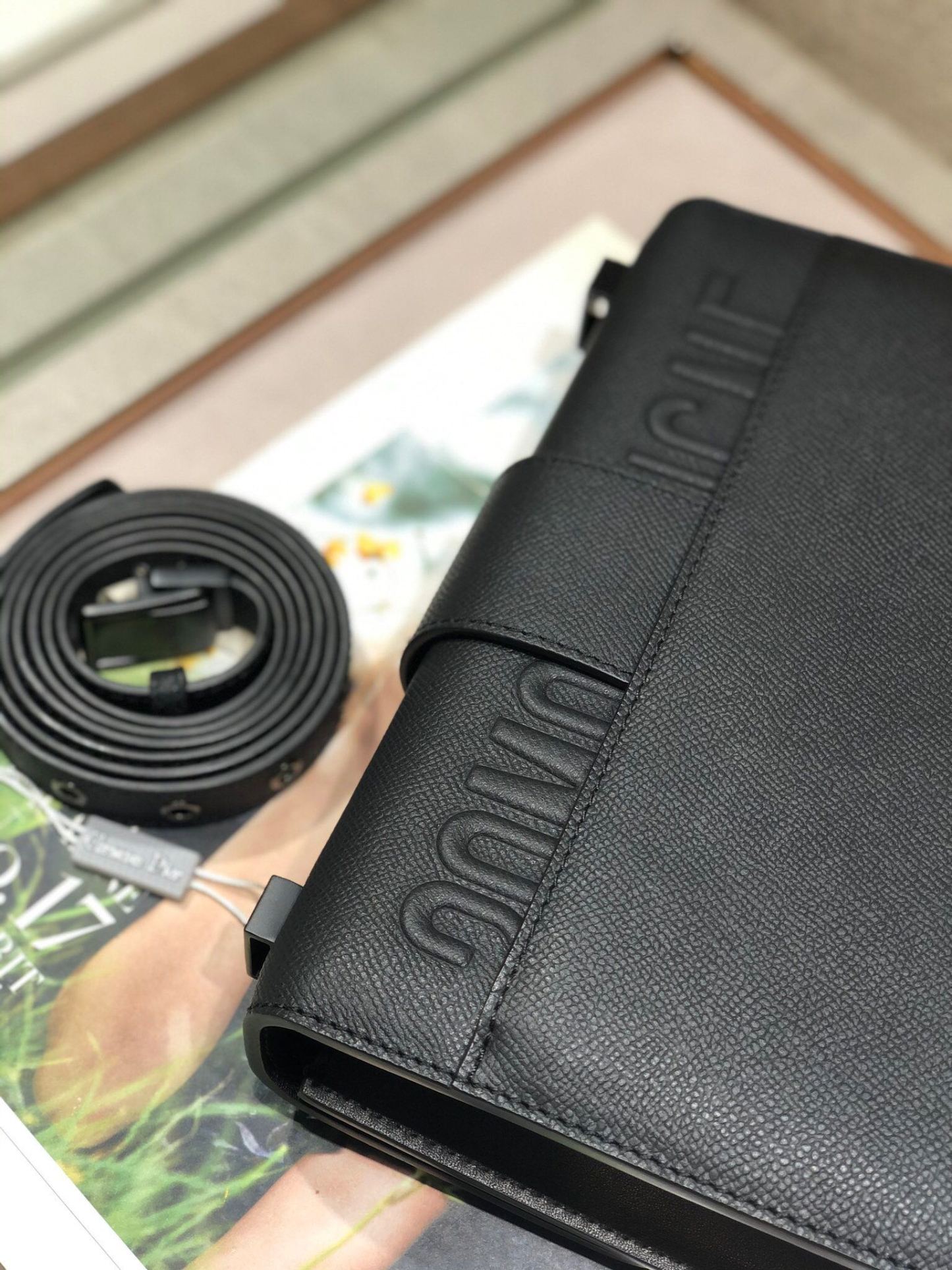 ディオール「Dior」モンターニュ30 掌紋レザー ショルダーバッグ（ブラックハードウェア）