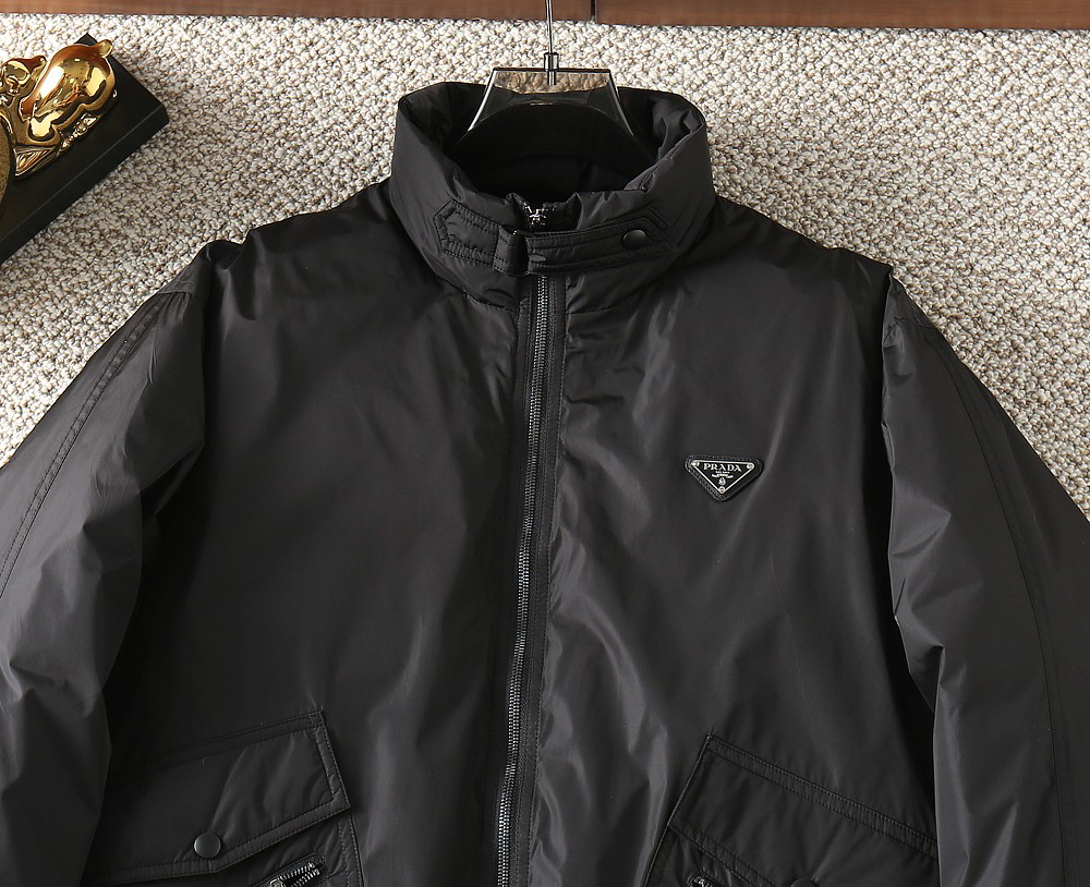 プラダ「Prada」秋冬ダウンジャケット