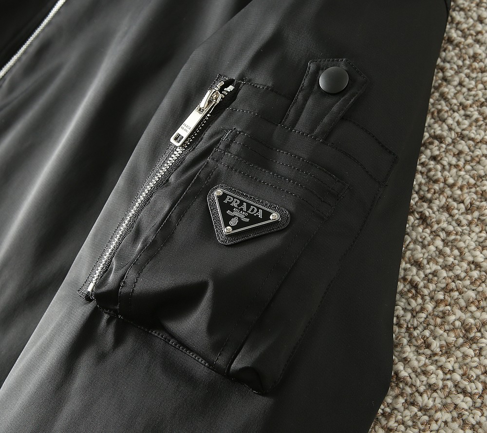 プラダ「Prada」秋冬ダウンジャケット