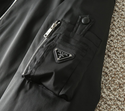 プラダ「Prada」秋冬ダウンジャケット