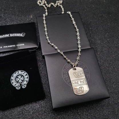 クロムハーツ「Chrome Hearts」のクラシックネックレス - 日常に上品なアクセントを添えるユニセックスモデル