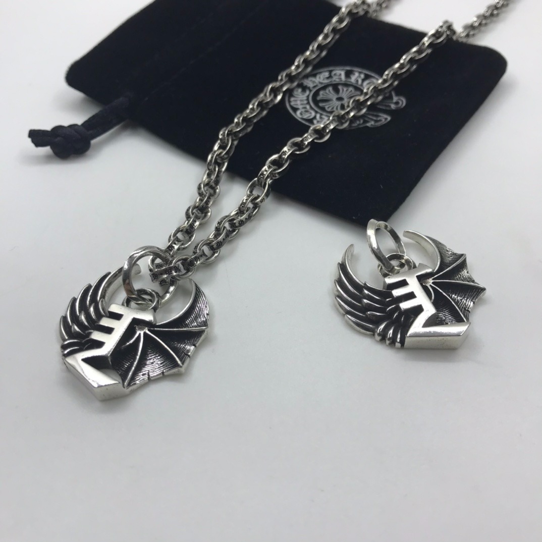 クロムハーツ「Chrome Hearts」バットウィング クロス ペンダント ネックレス