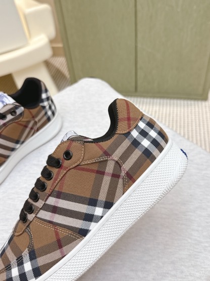 バーバリー「Burberry」バーバリー テラス スニーカー / レザースニーカー