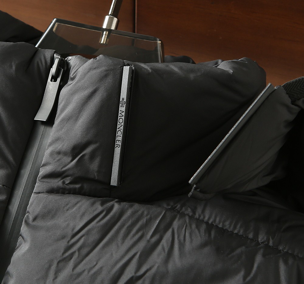 モンクレール「Moncler」秋冬 ダウンベストアウター